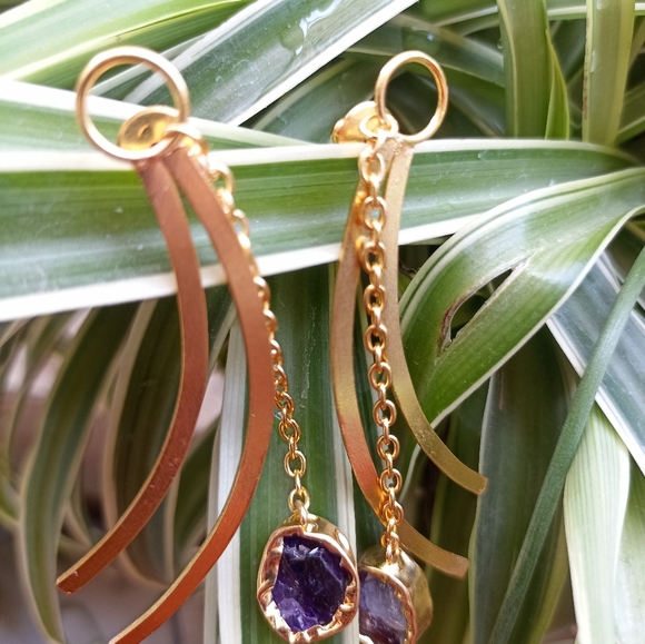 Very beautiful hanging chain handmade gold platted stone studded earrings - Picture 7 of 9